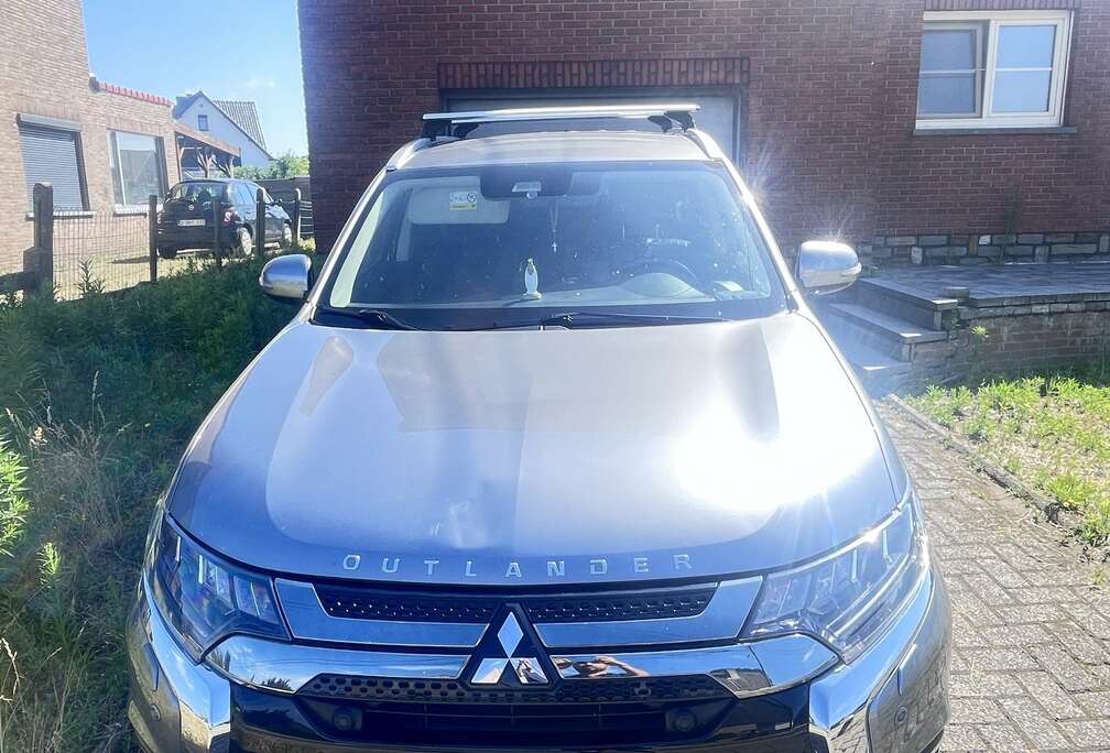 Mitsubishi 2.0 4WD Plug-In Hybrid Plus