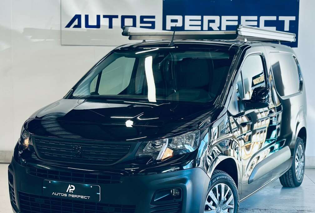 Peugeot 1.5 L1 BOITE AUTO PALETTE CAMERA PDC CLIM CRUISE LIM