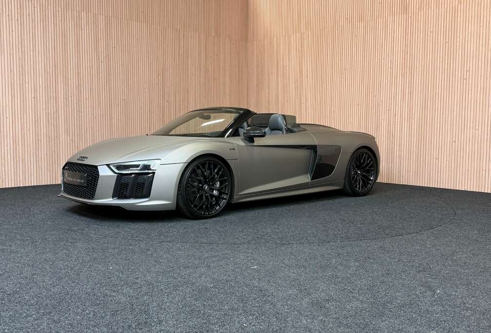 Audi R8 5.2i V10 FSI Quattro S tronic| Cabrio| Carbon| Ceramic