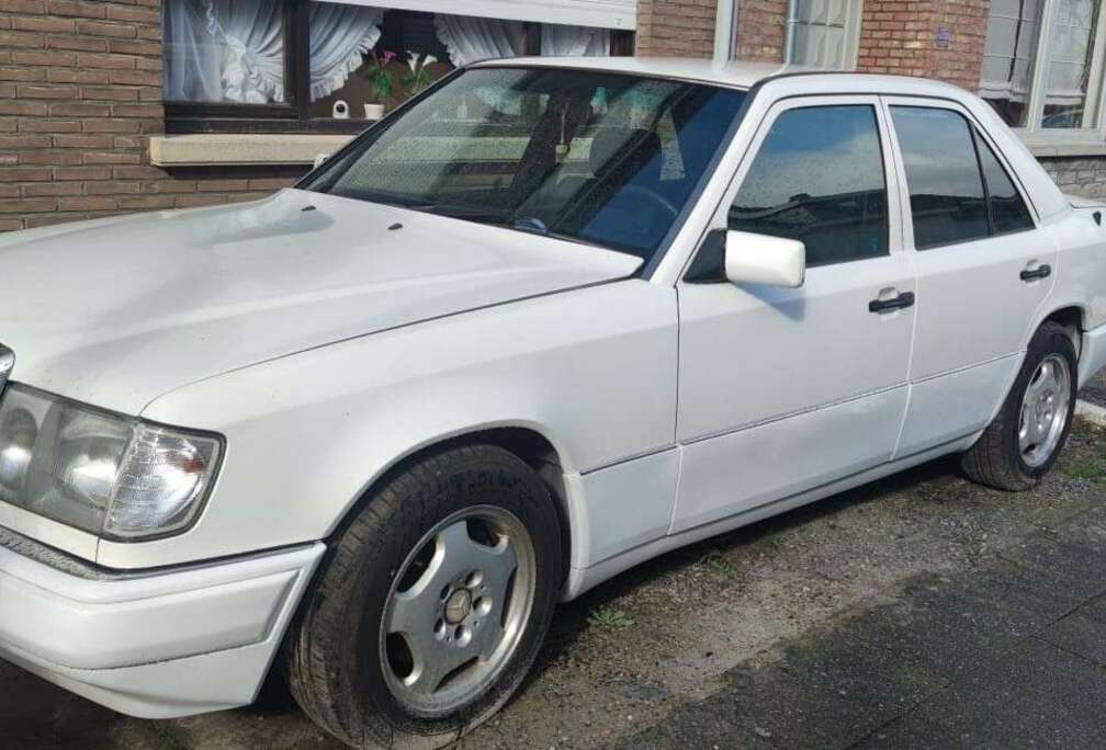 Mercedes-Benz E300 D Référence Tempérée