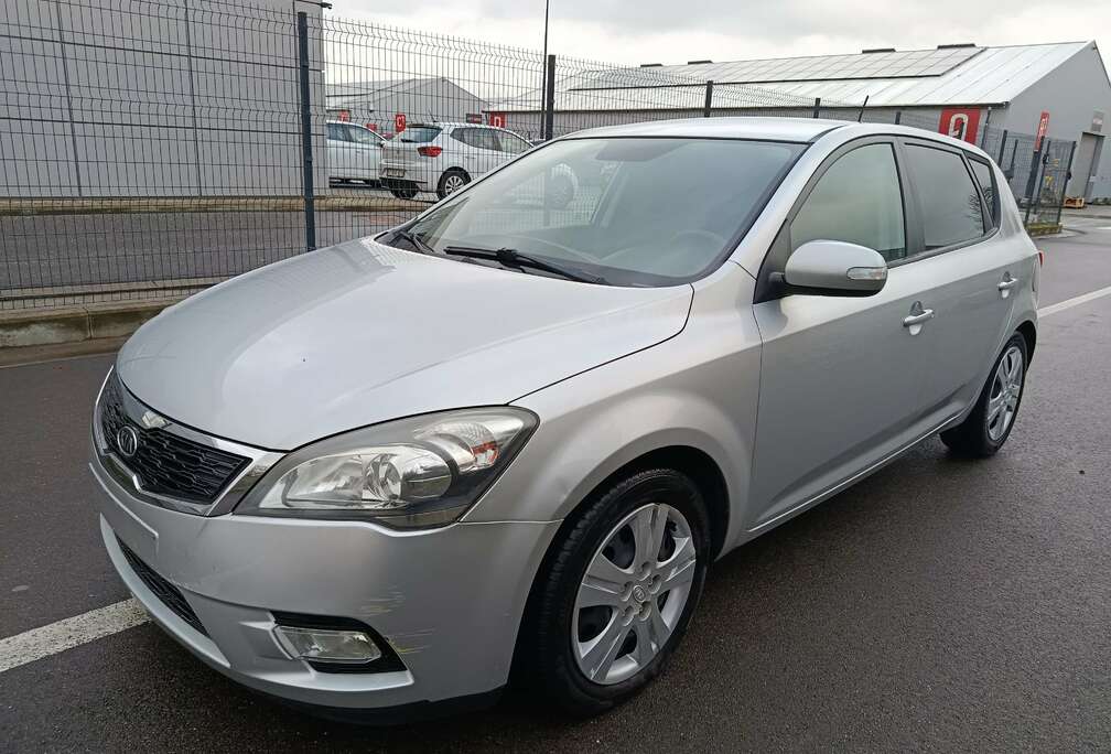 Kia Cee\'d 1.6 CRDi EX ISG EcoDynamics DPF
