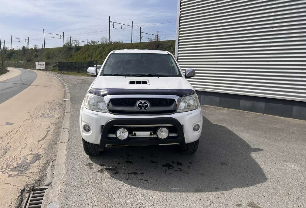 Toyota DBLE CAB D-4D 4x4 LEGENDE