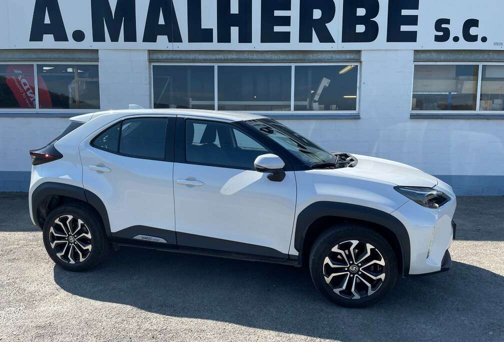 Toyota 1.5i VVT-i Hybrid Dynamic Plus E-CVT