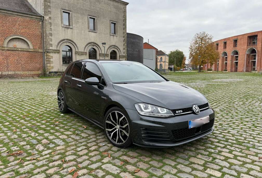 Volkswagen Golf 7 1.6tdi DSG7 look gtd