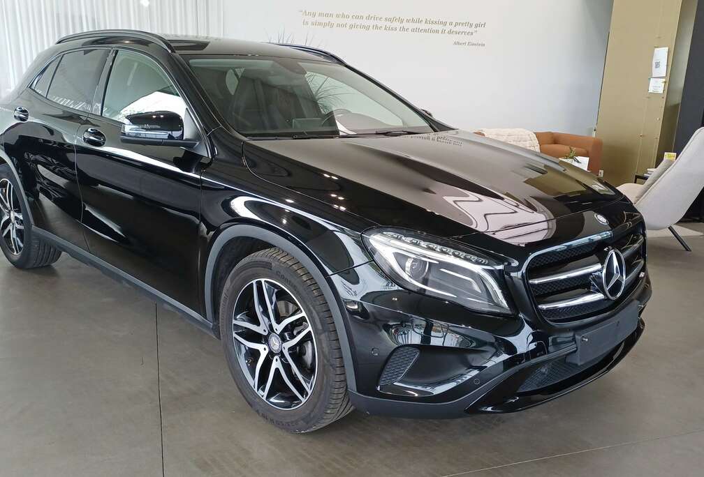 Mercedes-Benz GLA 200 Nightpack Xenon licht Trekhaak
