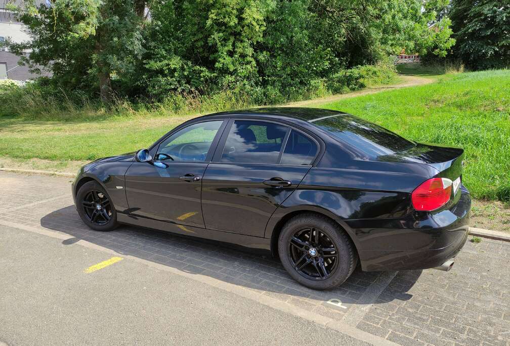 BMW 320i