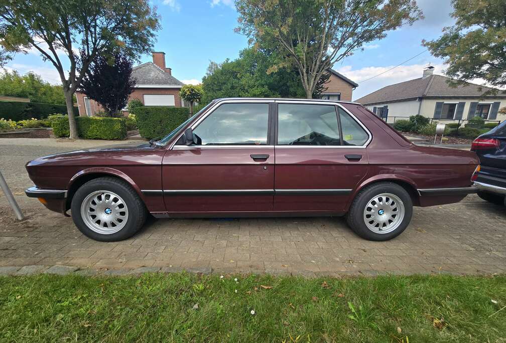 BMW 528i