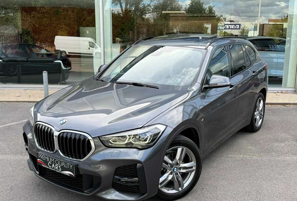 BMW M PACK / PANO / TREKHAAK / NAVI / SFEERLICHT /