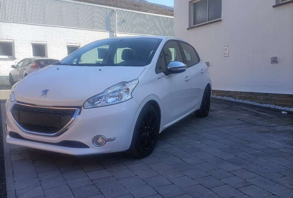 Peugeot 1.2 VTi 82ch BVM5 Urban Soul