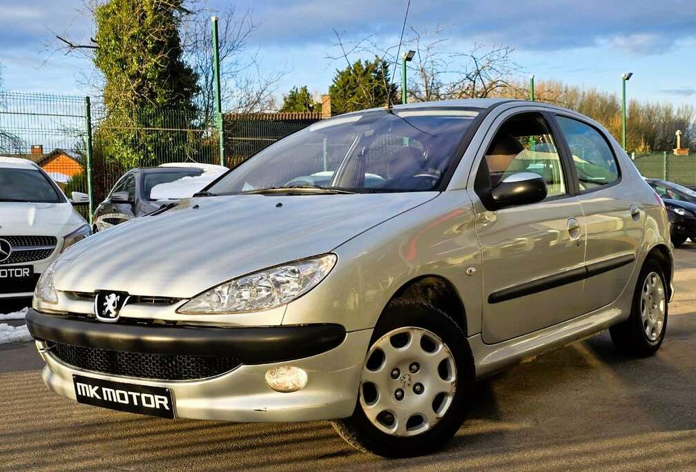 Peugeot 1.4 ESSENCE 75CV - BOITE AUTOMATIQUE - AIRCO