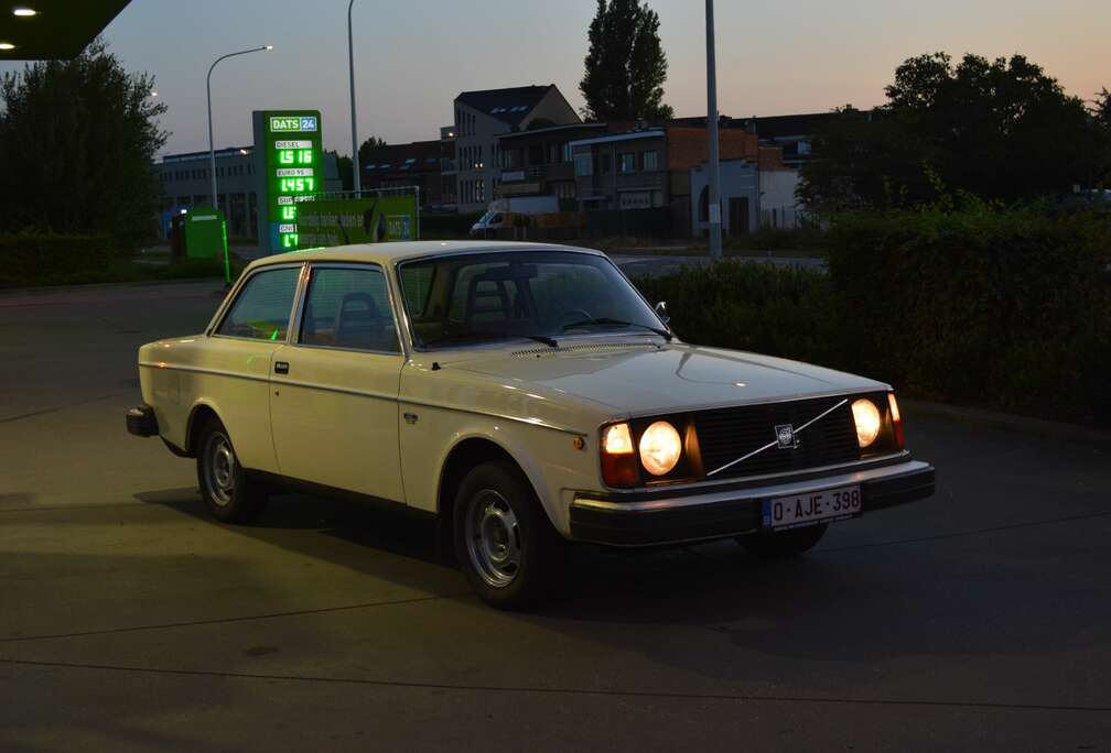 Volvo 242L