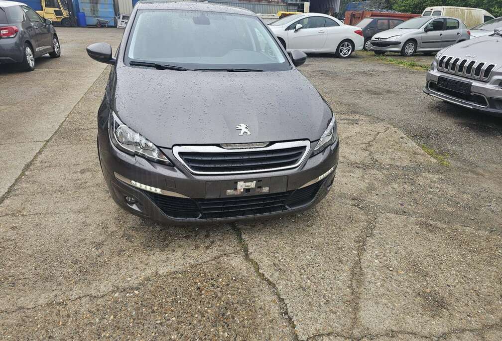 Peugeot 1.2 PureTech Style STT
