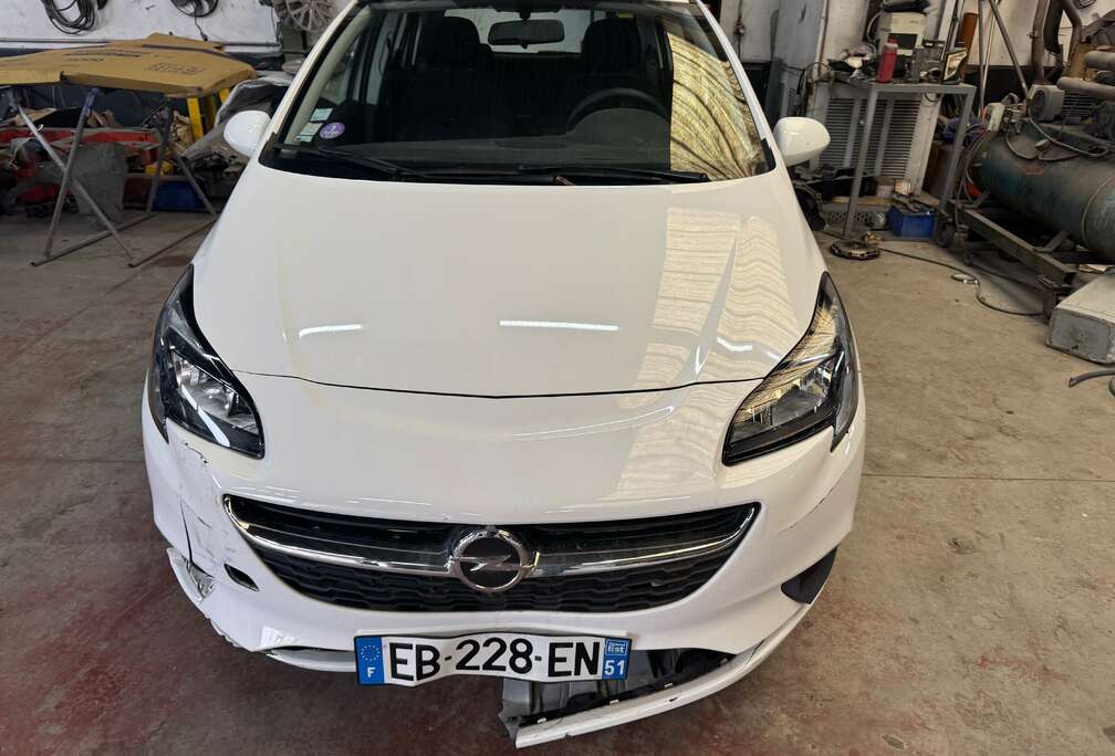 Opel Corsa 1.4i.  Accidentée
