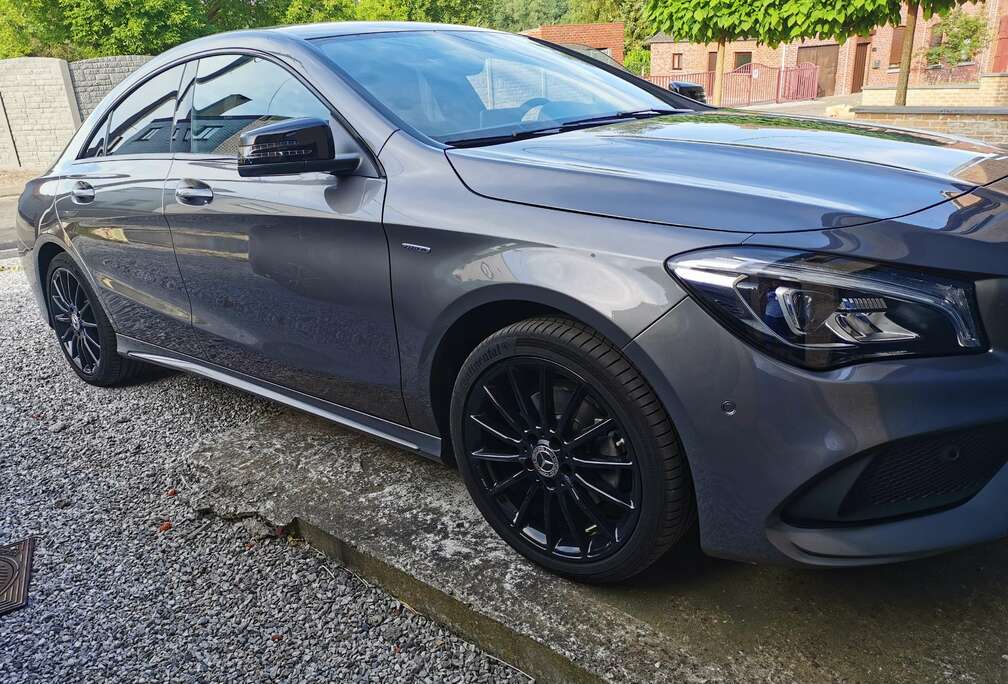 Mercedes-Benz Mercedes CLA 180 AMG Line  Série Édition \