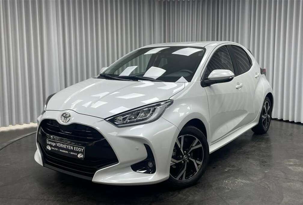 Toyota 1.5 VVT-i / Aut. / LED / App / Cam / PDC / ...