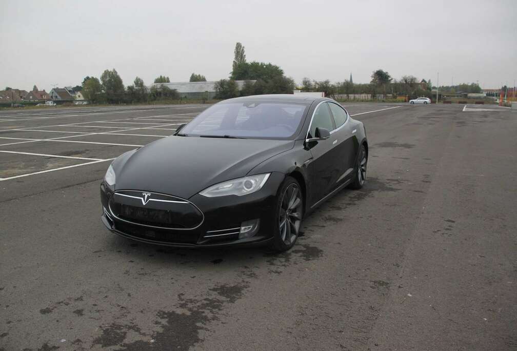 Tesla 85D All wheel drive