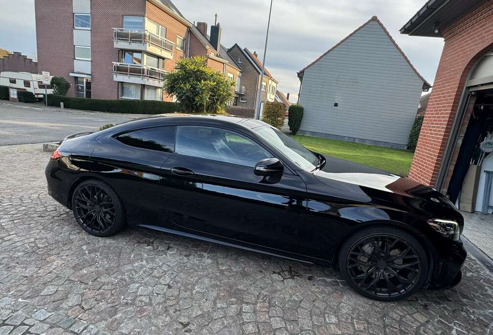 Mercedes-Benz Coupe 4Matic 9G-TRONIC AMG Line