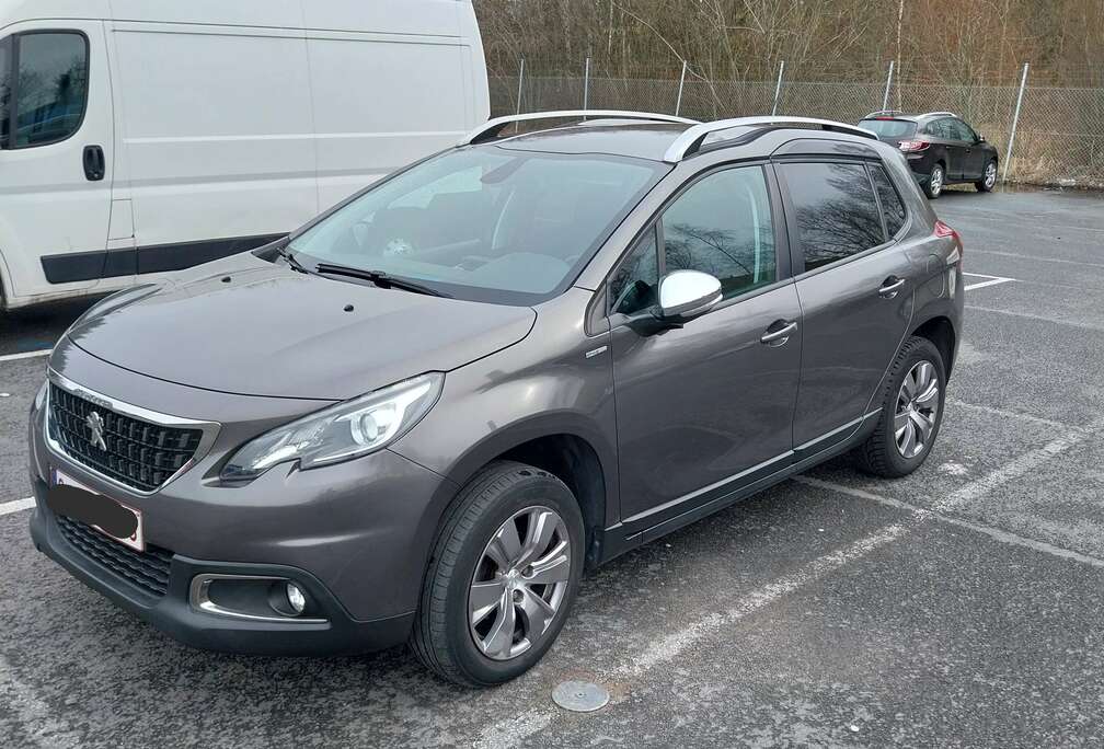 Peugeot 2008 1.2i PureTech Style