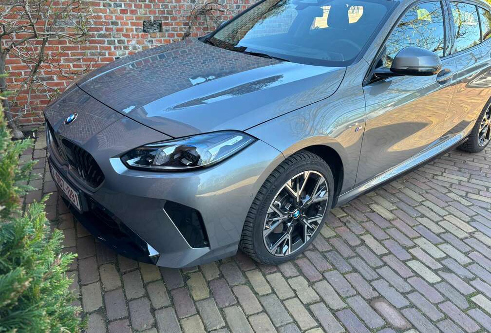 BMW 120iAS M-Pakket. Mild-Hybride. Fabriekswaarborg. Vele opties. TOPSTAAT.