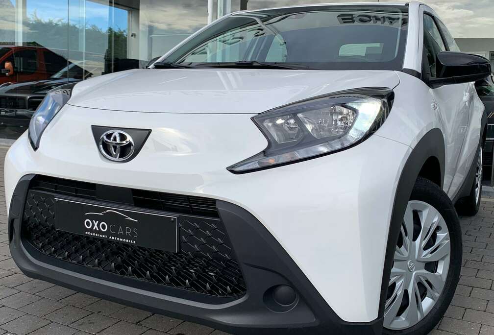 Toyota X 1.0i ESSENCE / AIRCO / CAMERA / CARPLAY / CRUISE CONTROL / FAIBLE KM / LANE ASSIST / LED / FAIBLE KM / GARANTIE /