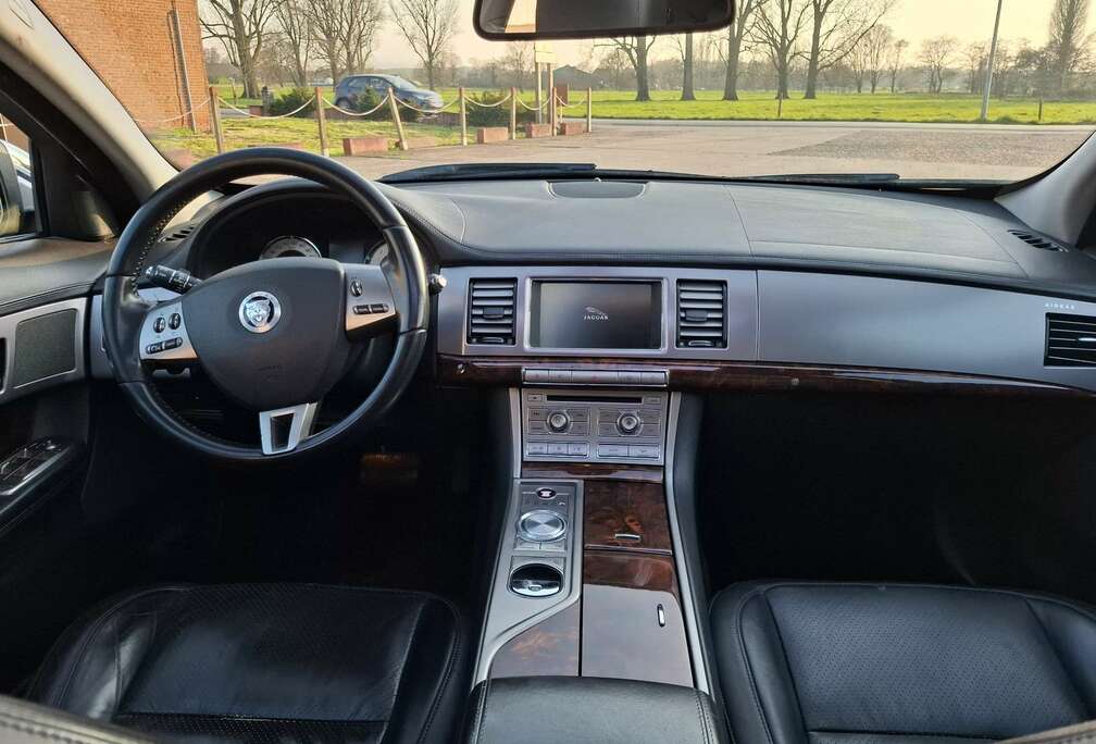 Jaguar 2.7 Turbo V6 Premium Luxury