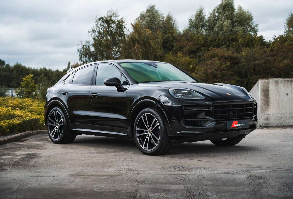 Porsche Coupé E-Hybrid / SportDesign / BOSE / Air Susp