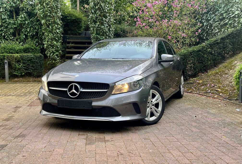 Mercedes-Benz A 180 BE Edition / NAVI / CAR PLAY /