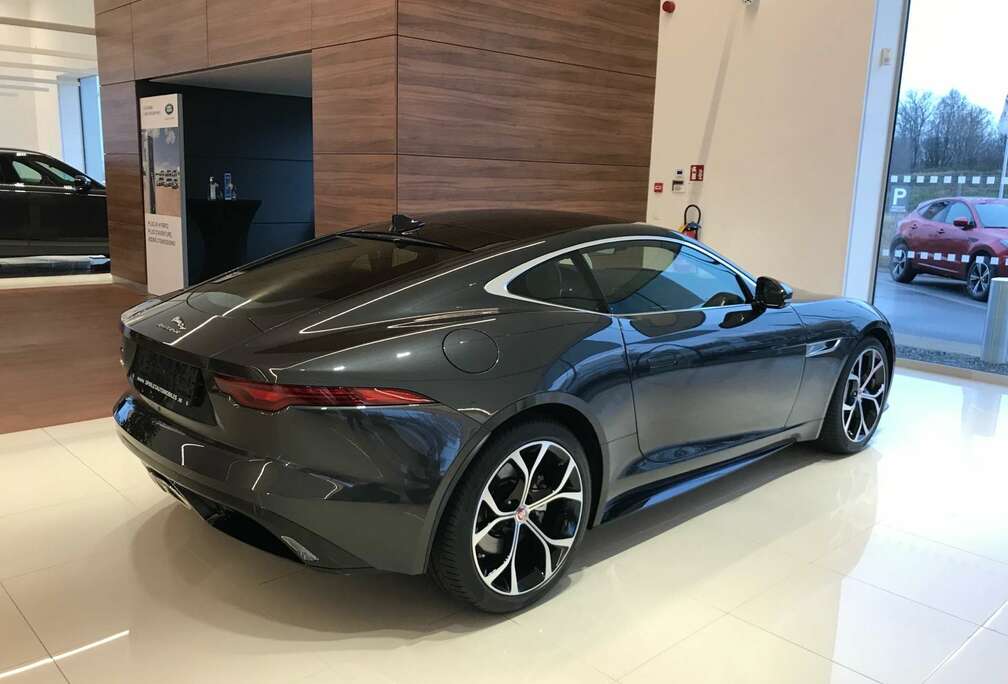 Jaguar 2.0 i4 P300 R-Dynamic