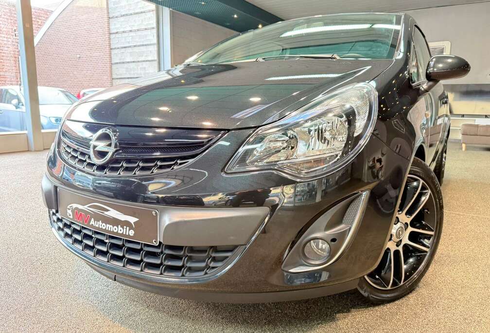 Opel 1.4i Black Édition * 1er prop * Navi * Clim