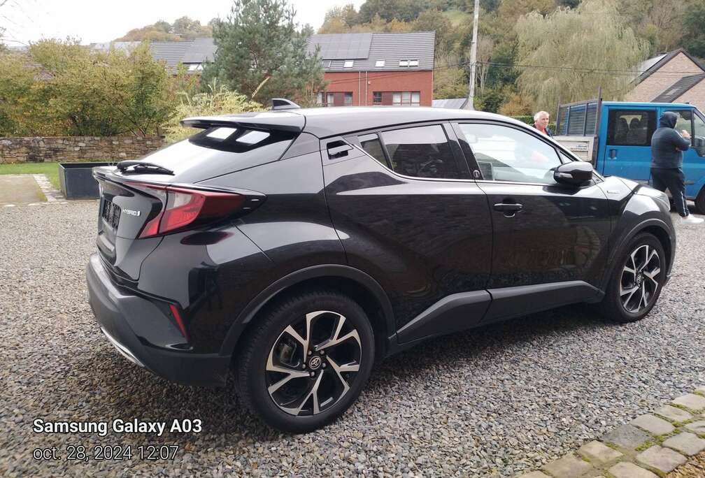 Toyota CHR vvt-i hybrid c-hic mone-tone e-cvt