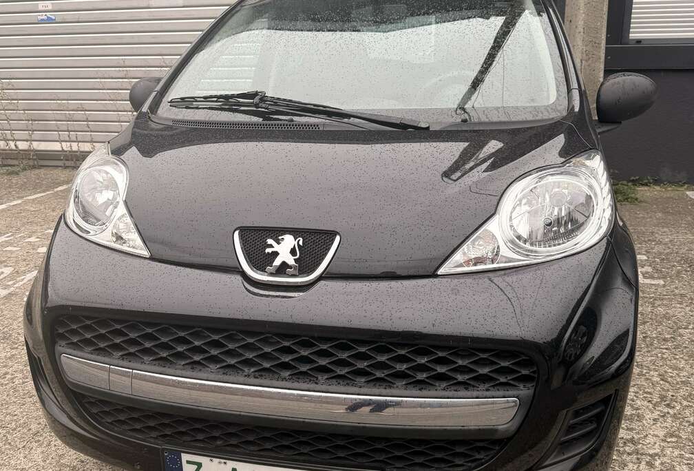 Peugeot 70 Black&Silver