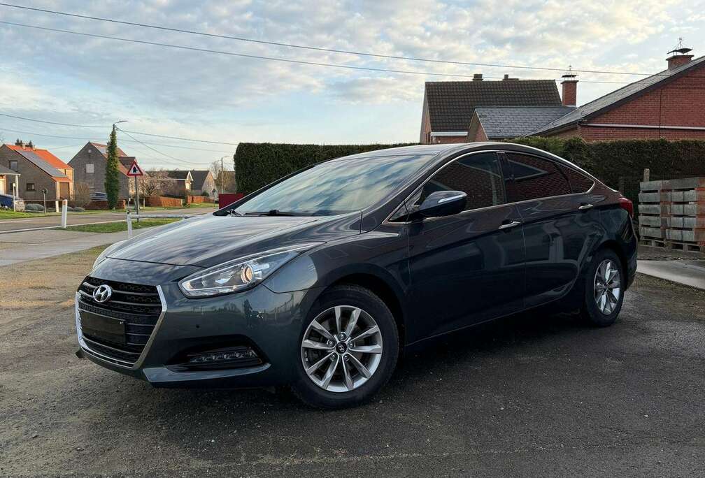 Hyundai i40 1.6 FULLOPTION*NAVI*CARPLAY*CAMERA*TREKHAAK*AC