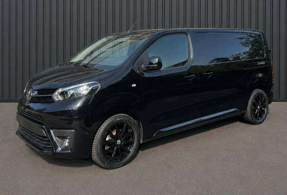 Toyota 2.0 D-4D Medium Workmate Pack S