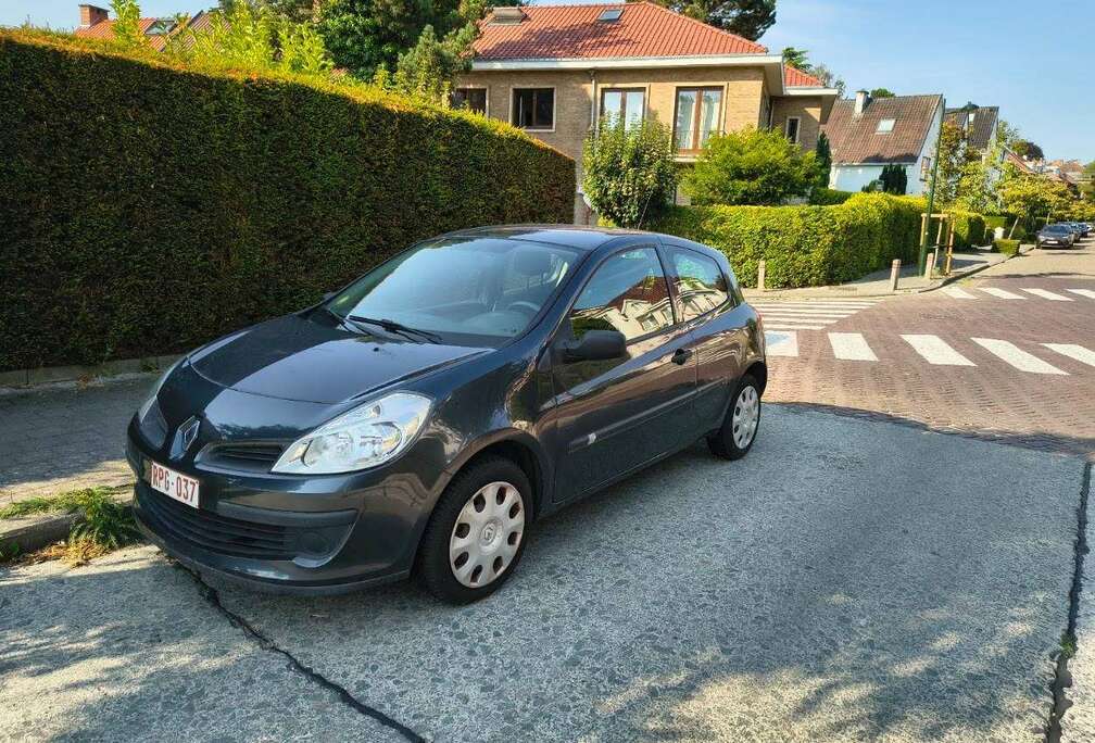 Renault Clio 1.2i 16v Authentique