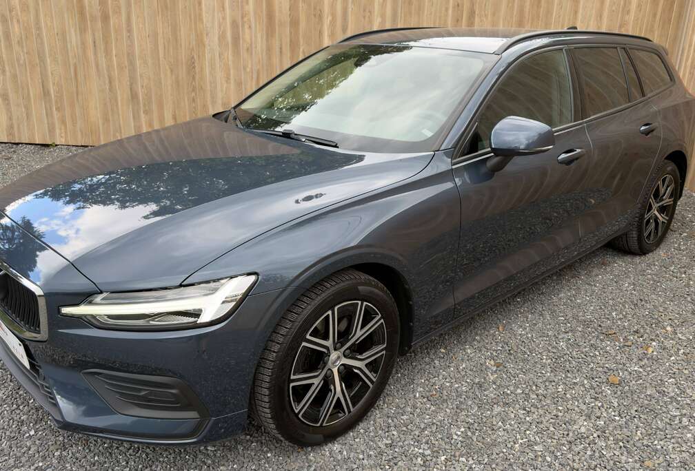 Volvo V60 2.0 B3 MHEV Essential DCT