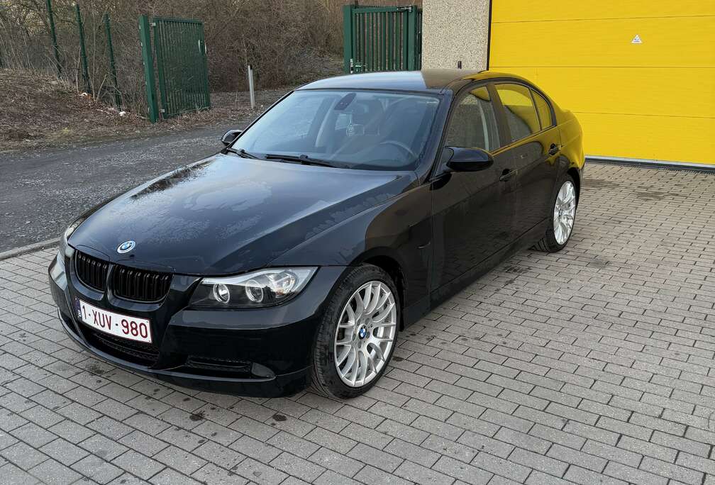 BMW 318i 143ch Confort