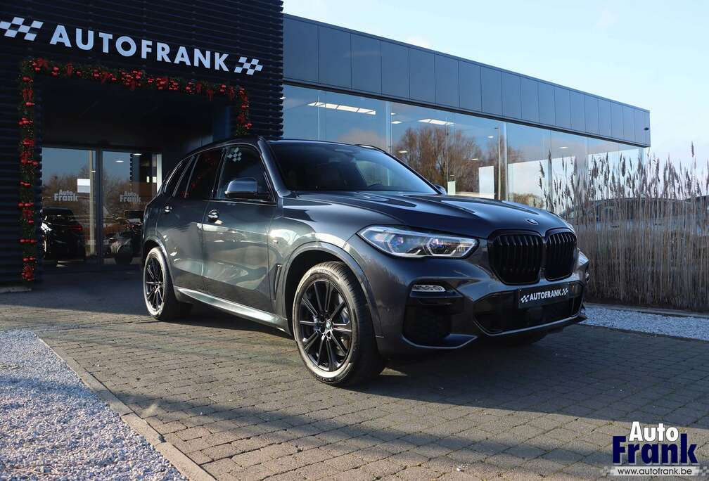 BMW 45E / M-SPORT / PANO / TREKHK / DRIV PRO / B&W