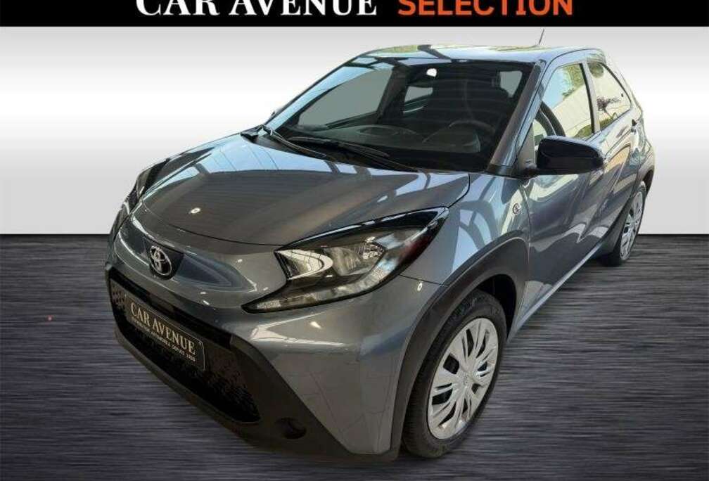 Toyota X Play 1.0