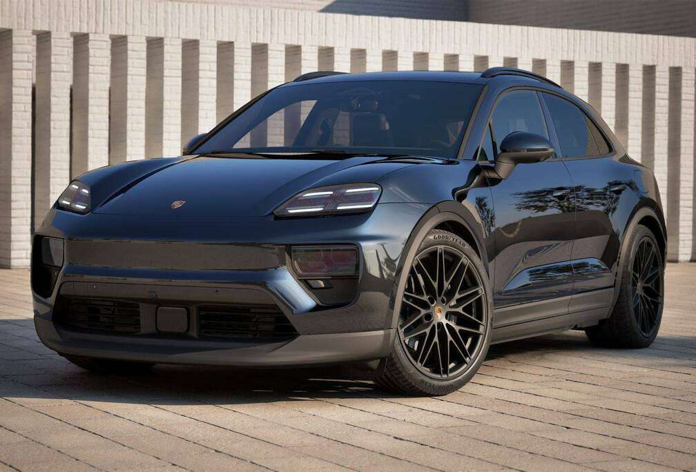 Porsche 4/ 100 kWh/Sport Chrono/Pano/22\