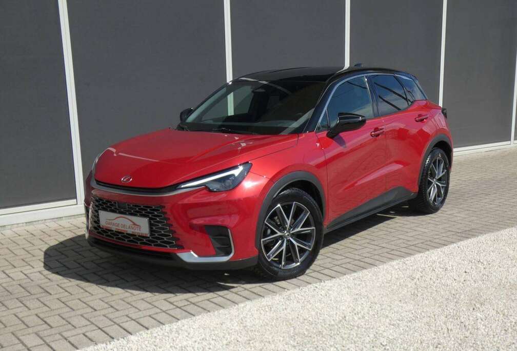 Lexus Hybrid EMOTION +ZWART LEDER +Dodehoek +Zetelverwarming +Stuurwielverwarming +Parkeersensoren +Getinte ramen