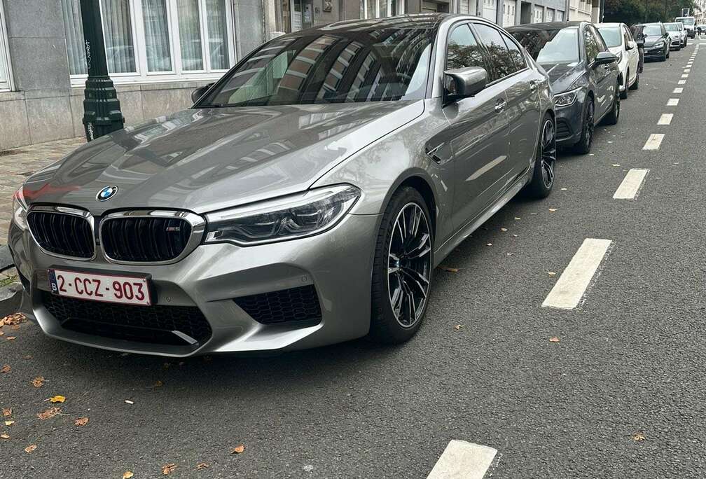BMW voiture en parfait etat entretien viens detre fait