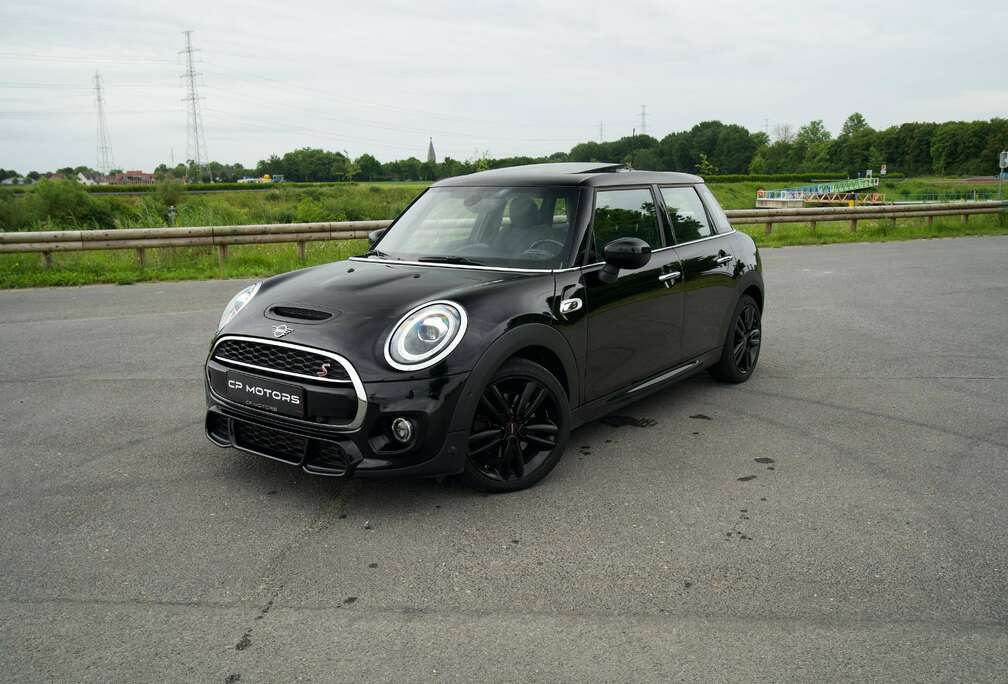 MINI 2.0i   5-DEURS  JCW-PAKKET  PANO  APPLE CARPLAY