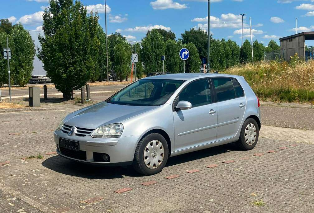 Volkswagen 1.6i United - Automaat - Airco - Cruise Controle - Parkingssensoren - Zetelverwarming - Navigatie + Keuring - Garantie