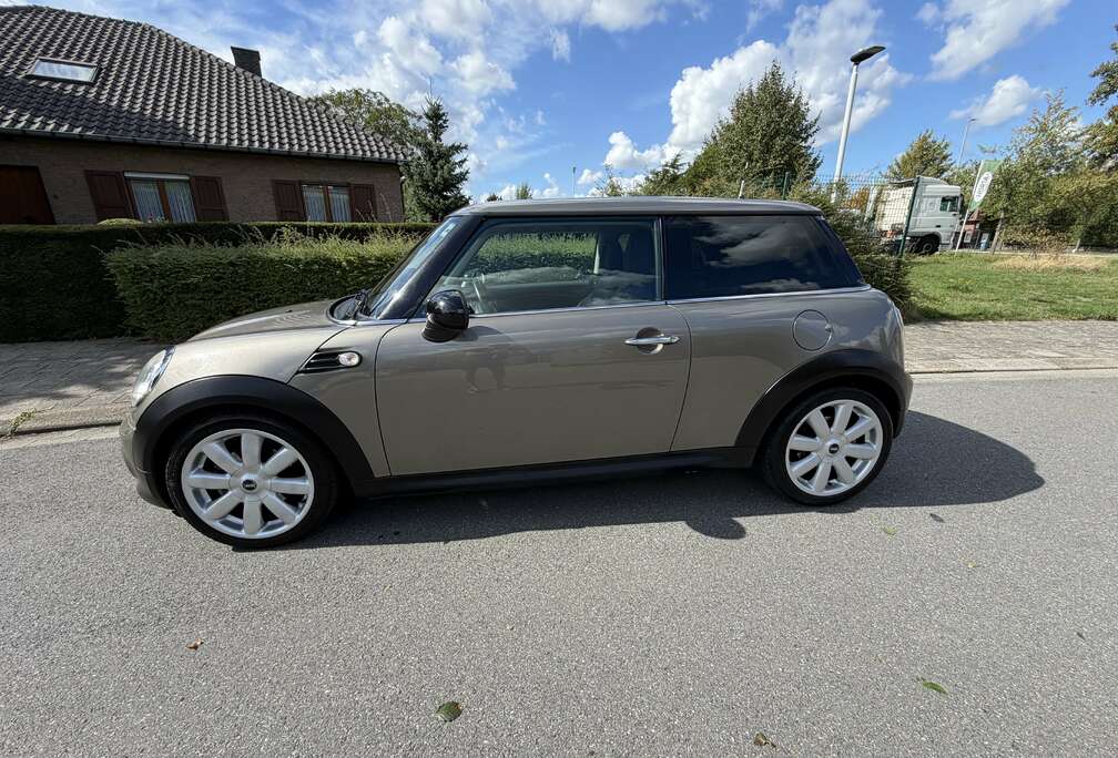 MINI 1.6i/PANO/AIRCO/HALF LEDER/ALU 17”