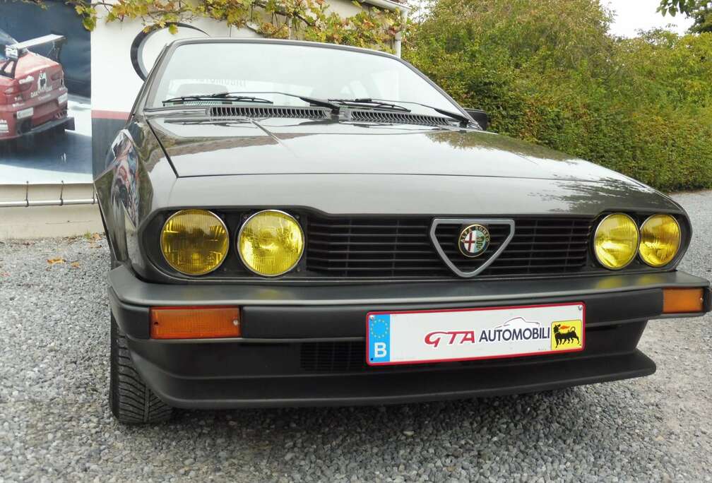 Alfa Romeo GTV 2000