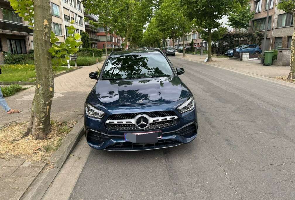 Mercedes-Benz e 8G-DCT AMG Line