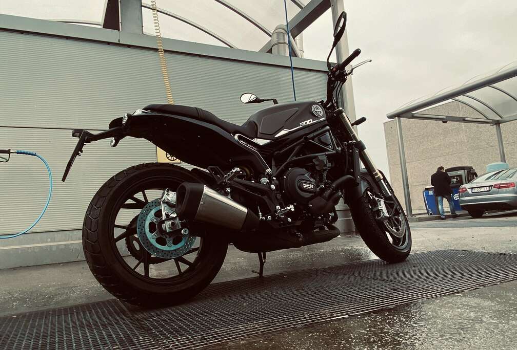800