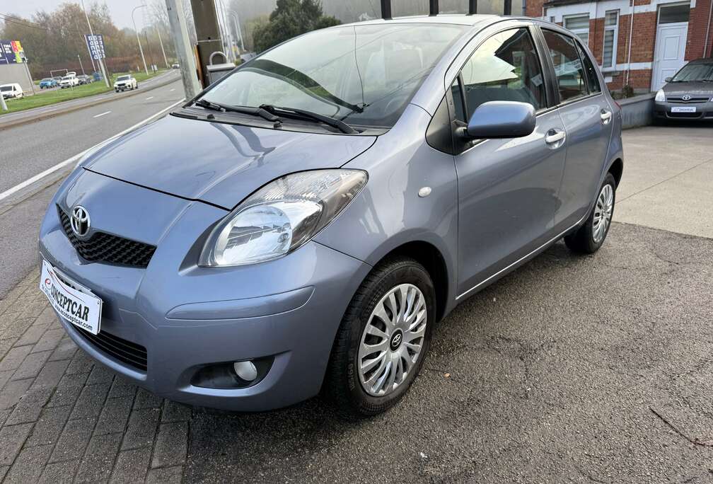 Toyota 1.3i VVT-i 16v Linea Luna // BOITE AUTOMATIQUE //