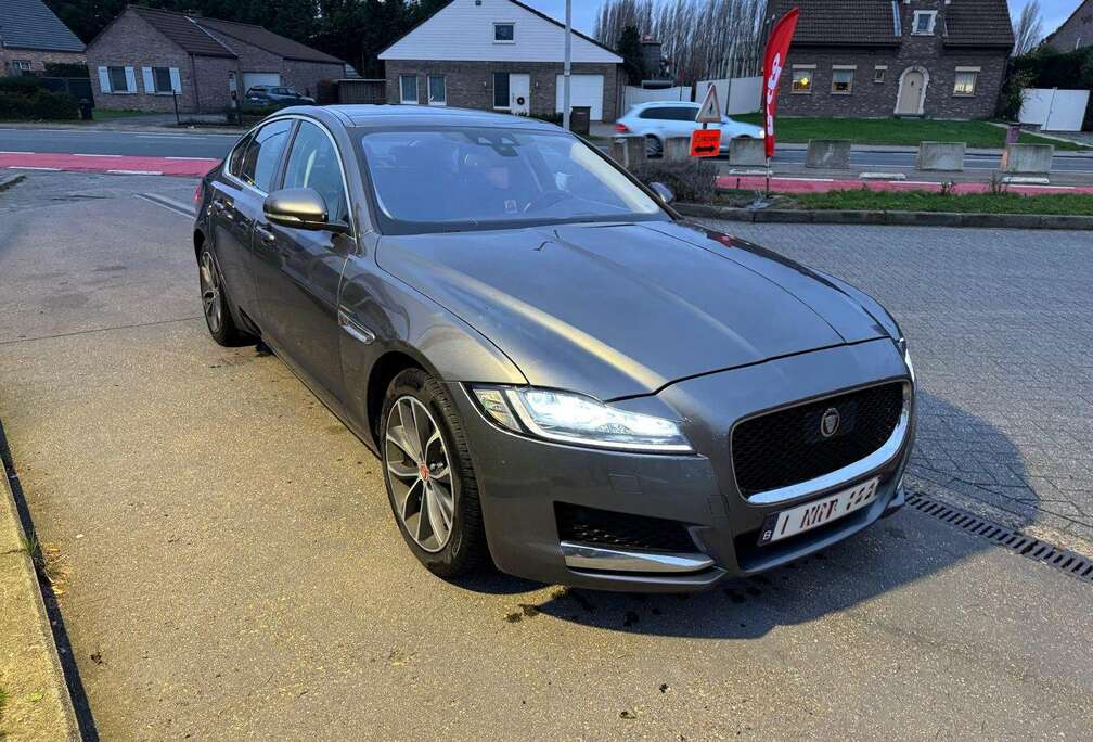 Jaguar XF 30t AWD Portfolio