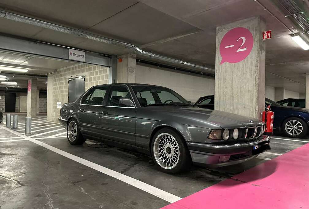 BMW 735i